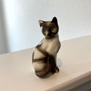 VINTAGE LITTLE THINGS